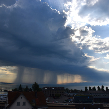 Dramaturgie am Himmel am Morgen des 1. August - Leserfoto: Hansjürg Oesch  / 61 / 20024