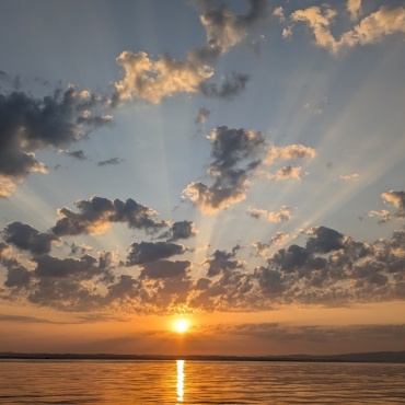 Sonnenaufgang auf dem Bodensee vom SUP aus - Leserfoto: Robin Zeller / 20 / 2025