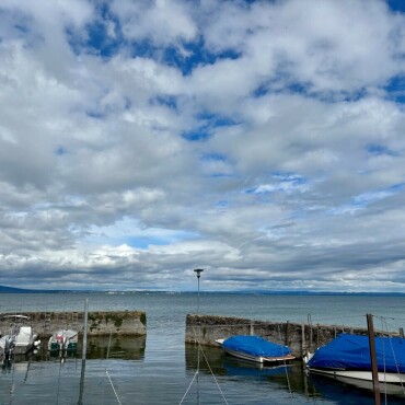 Wolkenhimmel über dem Uttwiler Hafen - Leserfoto: Dani Rüede / 23 / 2025