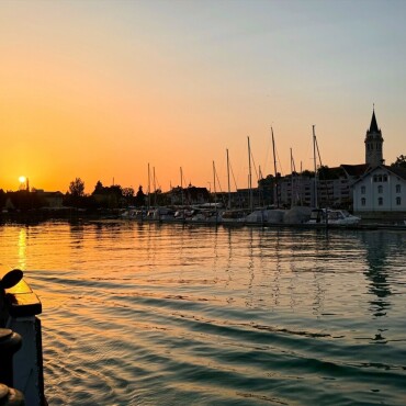 Auf der «Zürich» Anfahrt und Einfahrt Romanshorner Hafen - Leserfoto Ruedi Dubs / 21/ 2025