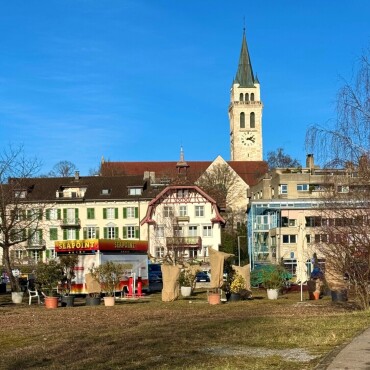 Sonnenverwöhnte Hafenpromenade - Leserfoto: Ruedi Dubs /  10 / 2026