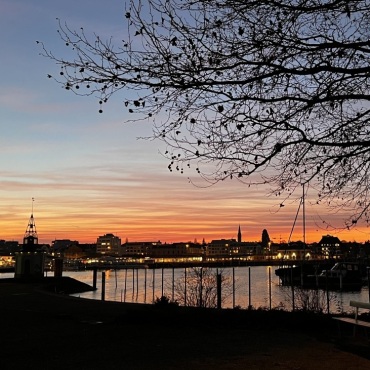 Dezemberabend am Hafen - Emil Straub / 36 / 2025