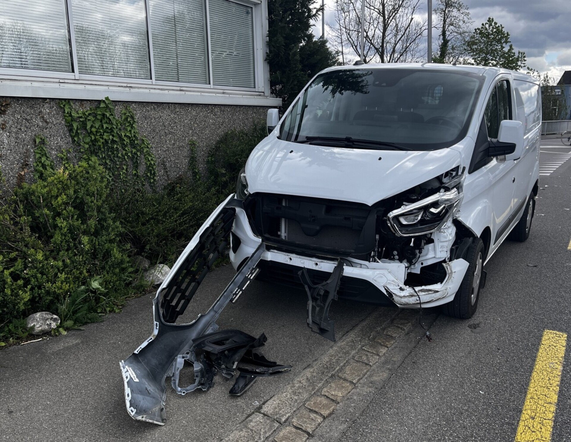 Beim Unfall entstand Sachschaden von mehreren Tausend Franken. Bild: Kantonspolizei Thurgau