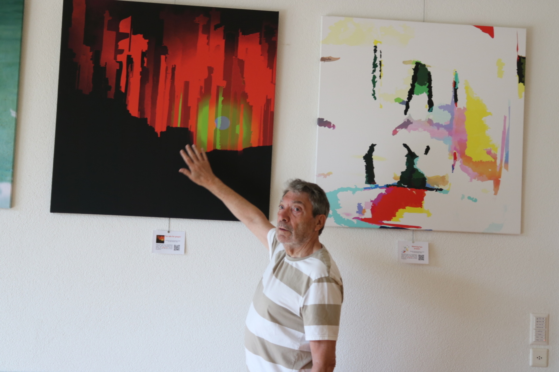 Gert Richter erzählt, wie er seine Bilder kreiert. Fotos: Markus Bösch