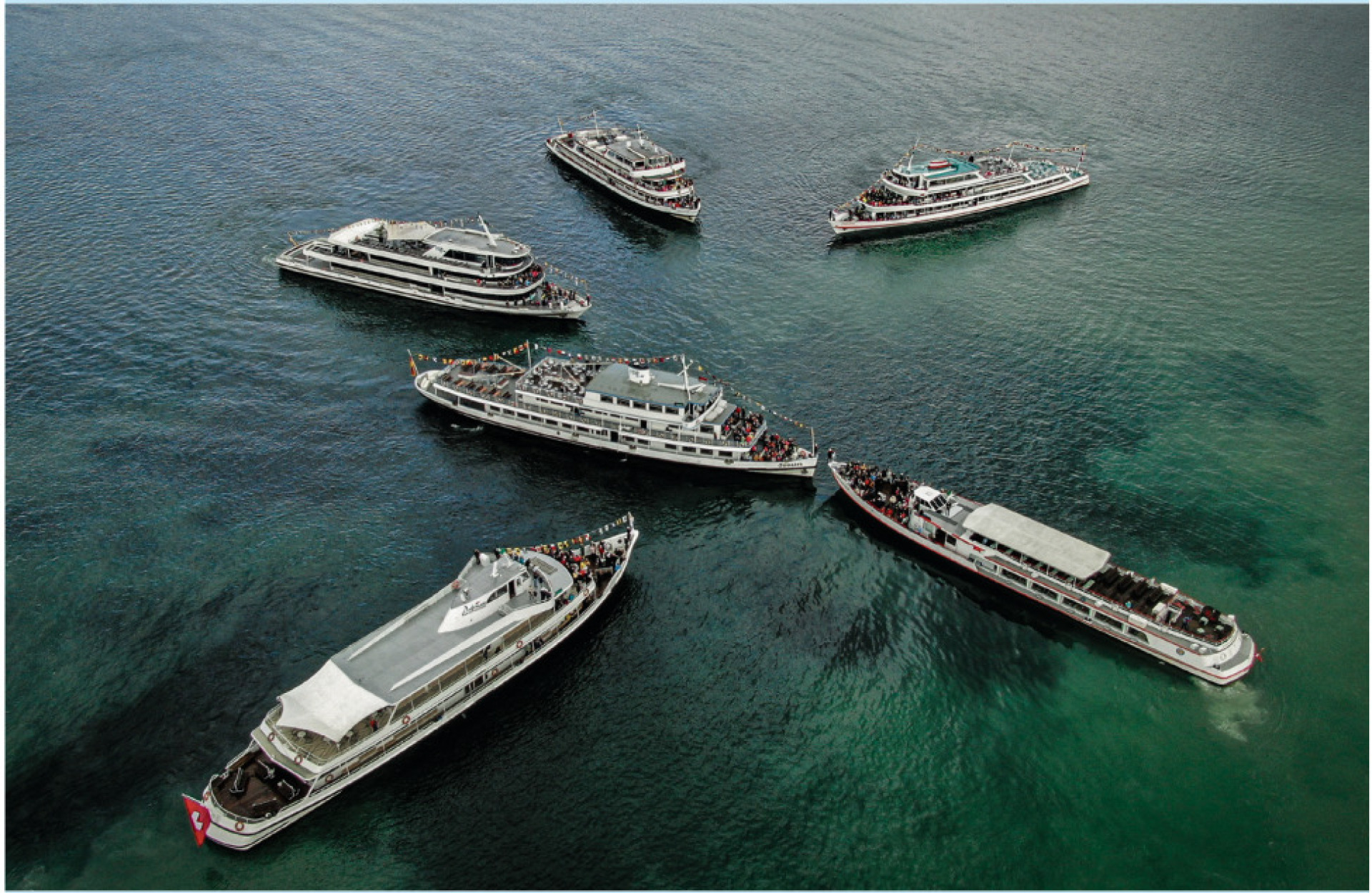 Aktuell: Flottensternfahrt - Das Bild wird blockiert. – Möglicherweise durch einen aktiven Adblocker.