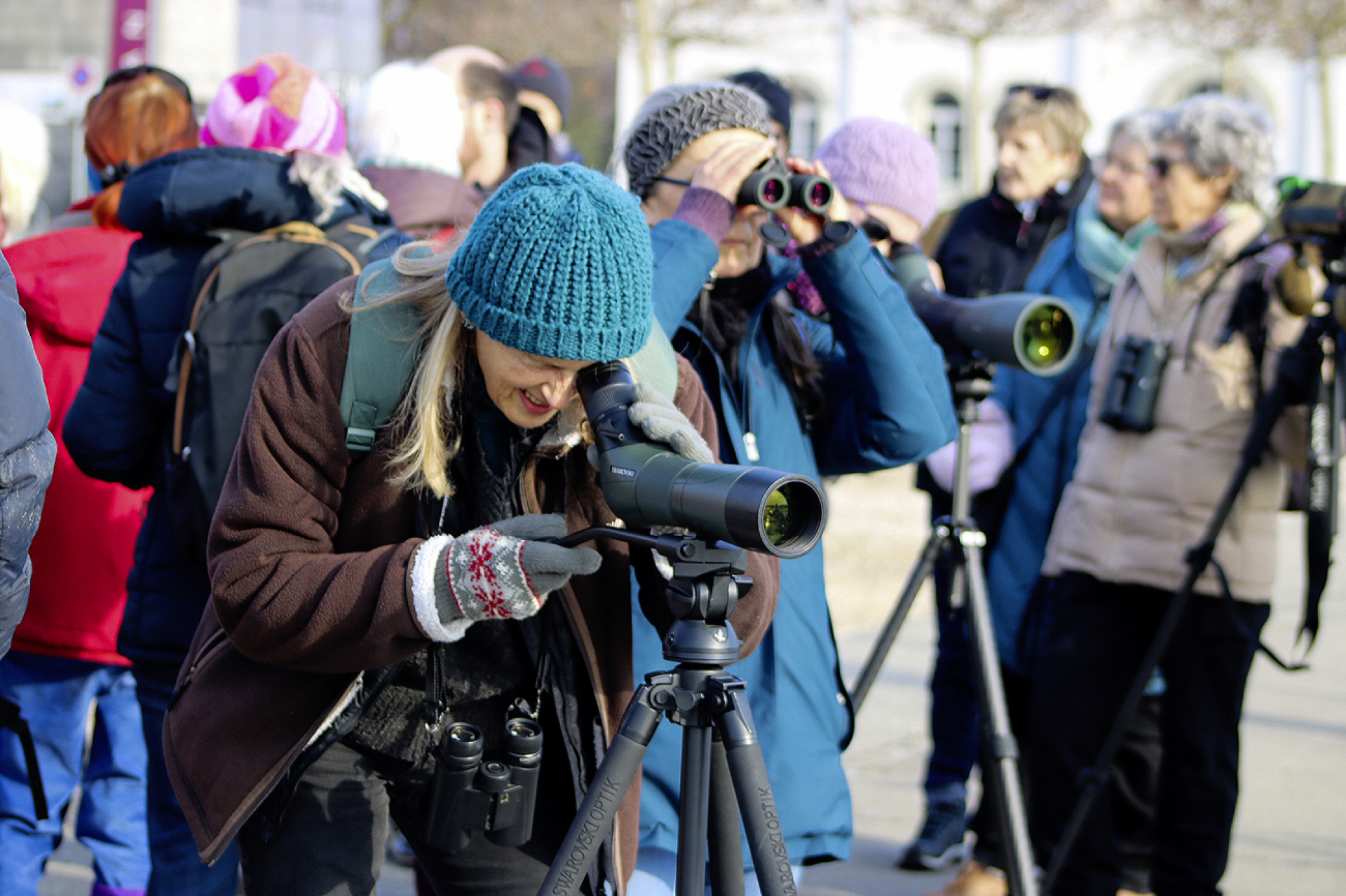 35 Interessierte, 20 Ferngläser und unzählige Wasservögel - Das Bild wird blockiert. – Möglicherweise durch einen aktiven Adblocker.