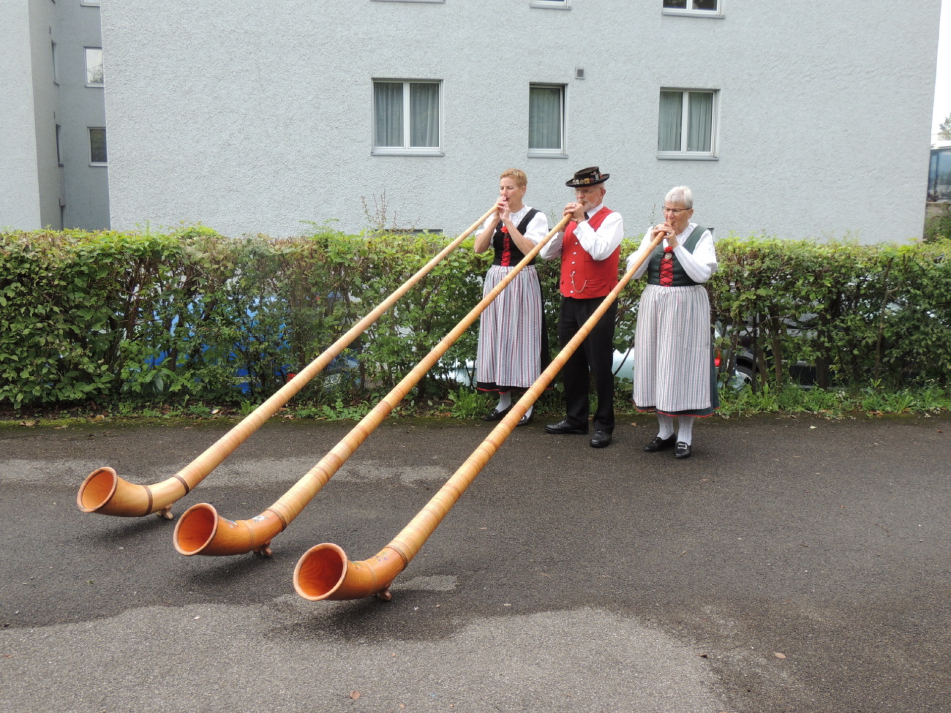 Alphorn-Trio Braun spielt in Romanshorn - Das Bild wird blockiert. – Möglicherweise durch einen aktiven Adblocker.