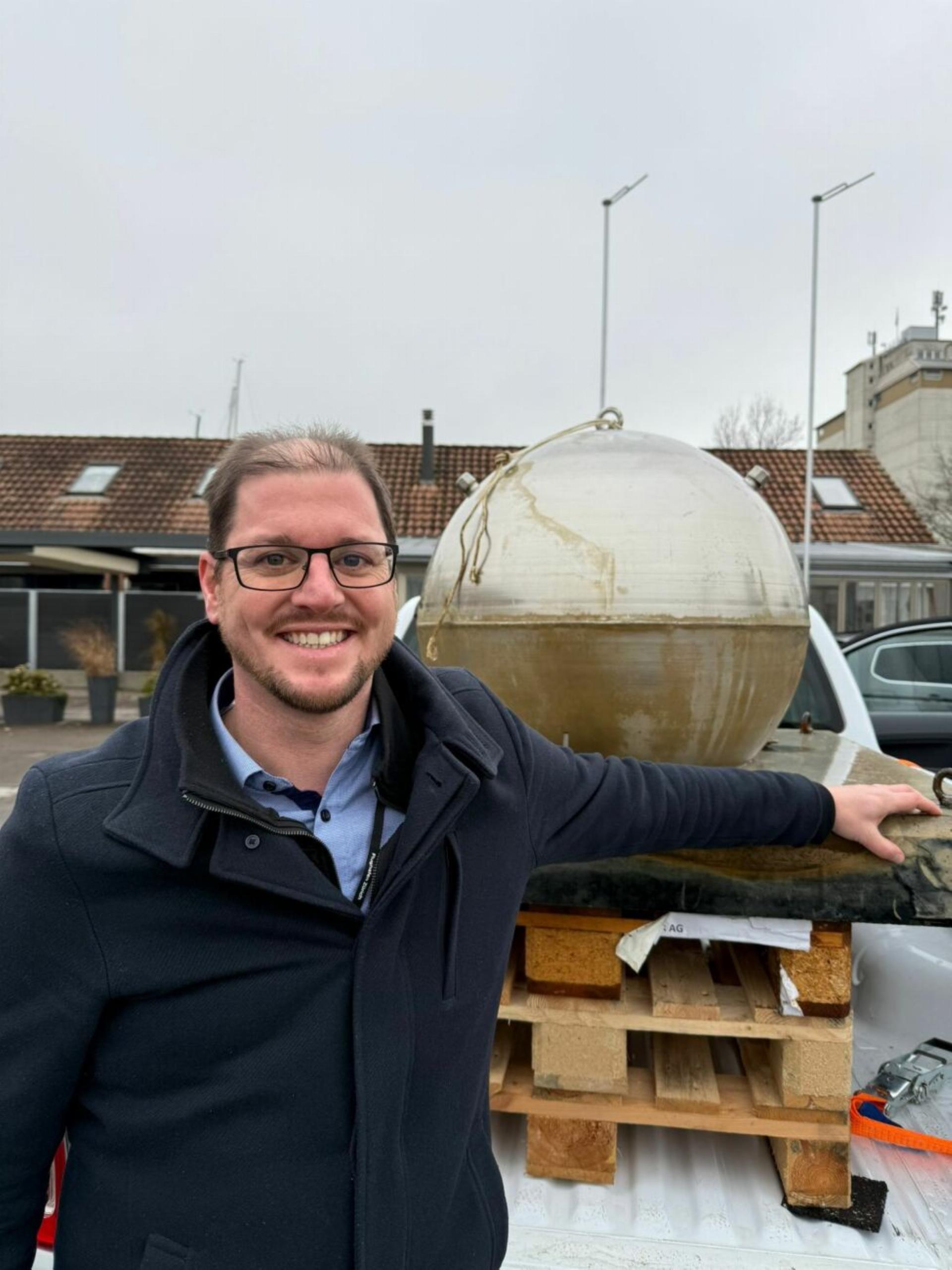 Gin-Kugel im Bodensee entdeckt - Das Bild wird blockiert. – Möglicherweise durch einen aktiven Adblocker.