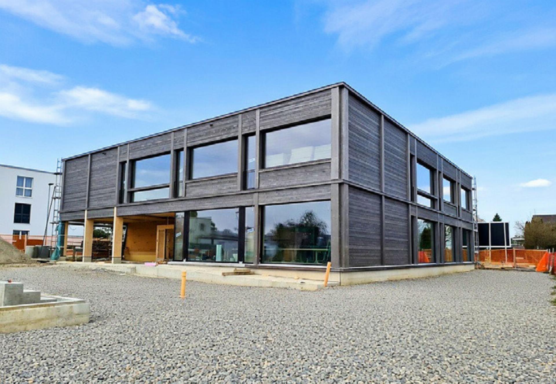 Neues Schulhaus - Das Bild wird blockiert. – Möglicherweise durch einen aktiven Adblocker.