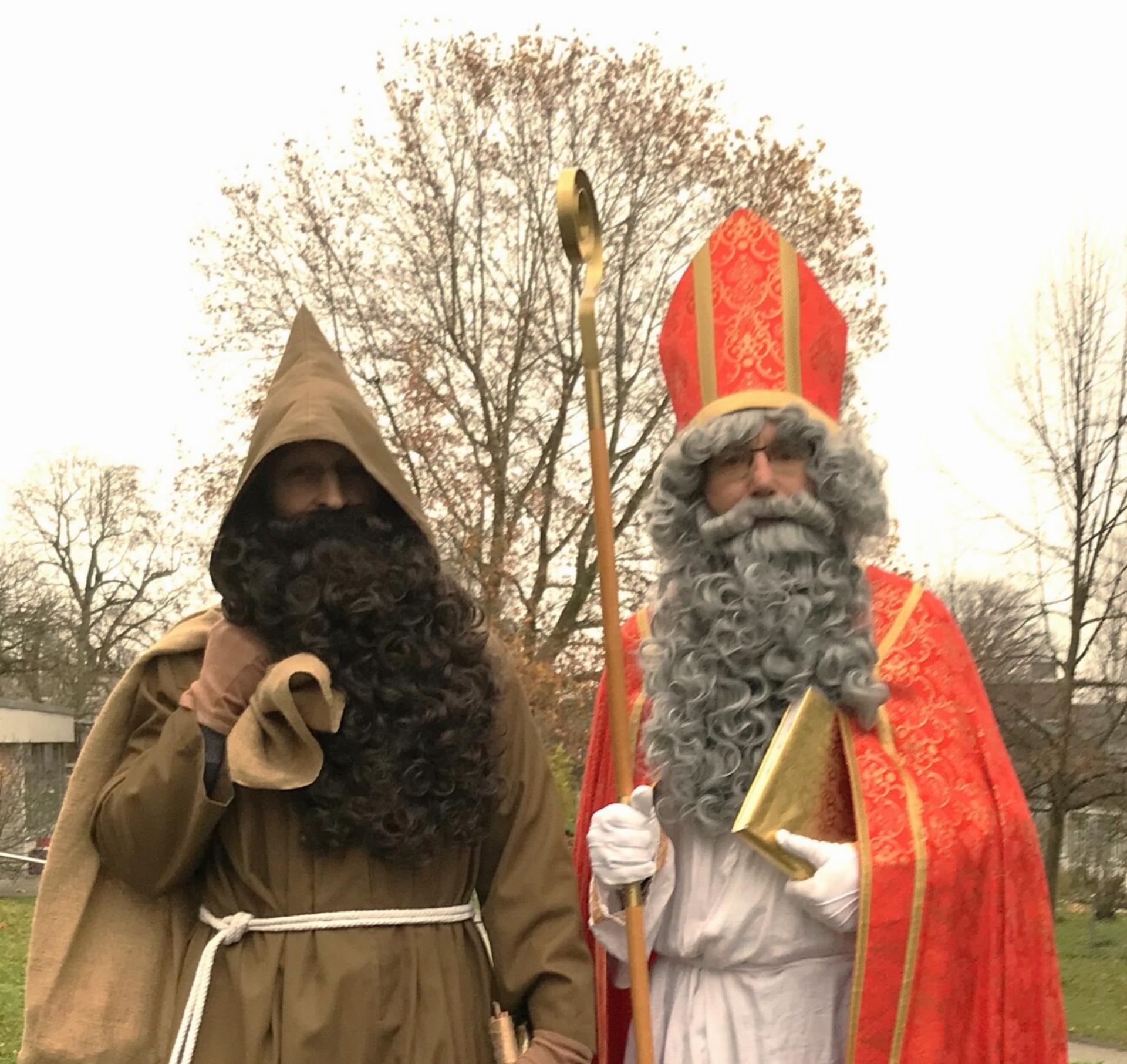 St. Nikolaus besucht Familien