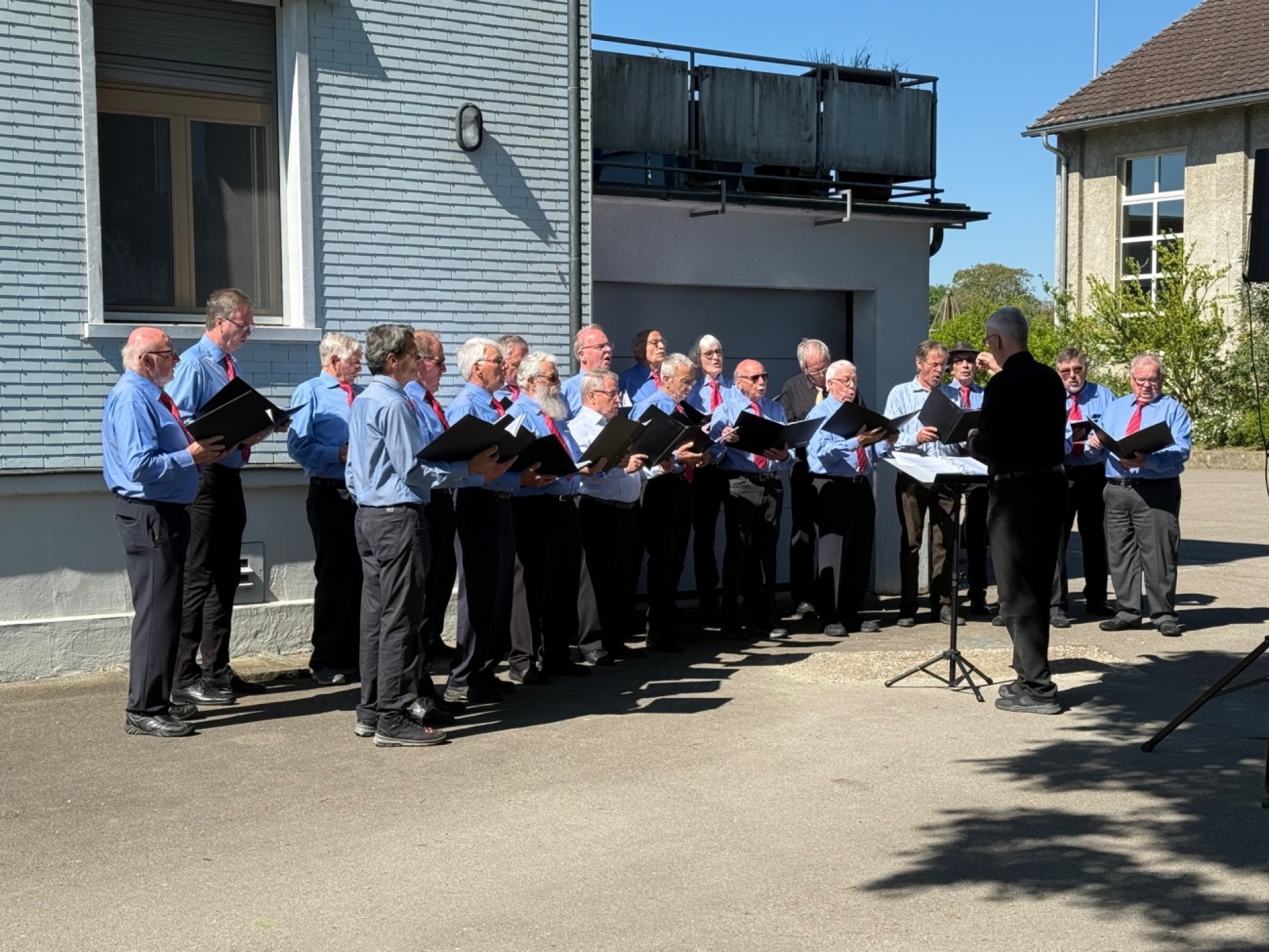 Männerchor Salmsach-Langrickenbach an Dank- und Gedenkgottesdienst