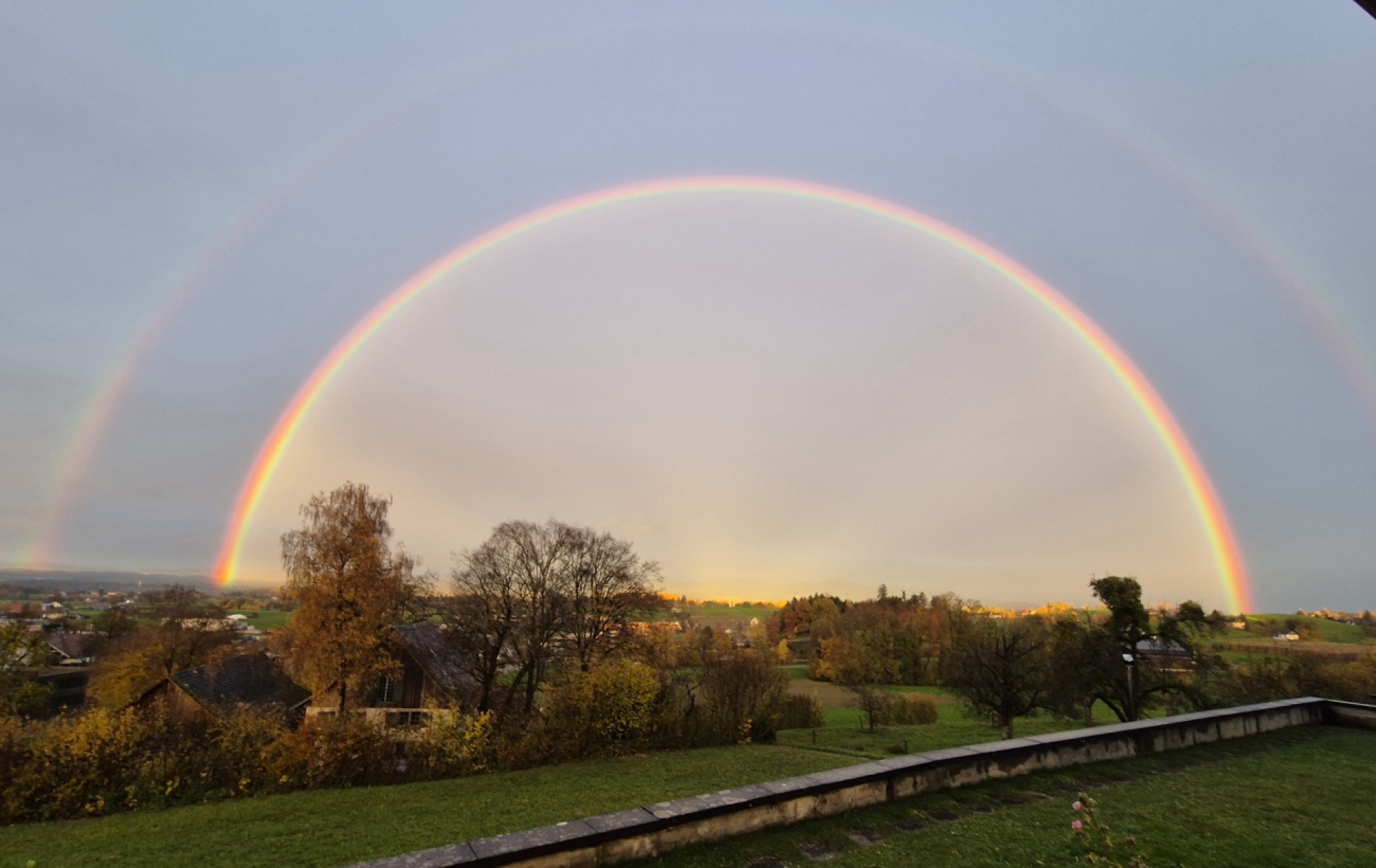 Doppelter Regenbogen  - Das Bild wird blockiert. – Möglicherweise durch einen aktiven Adblocker.