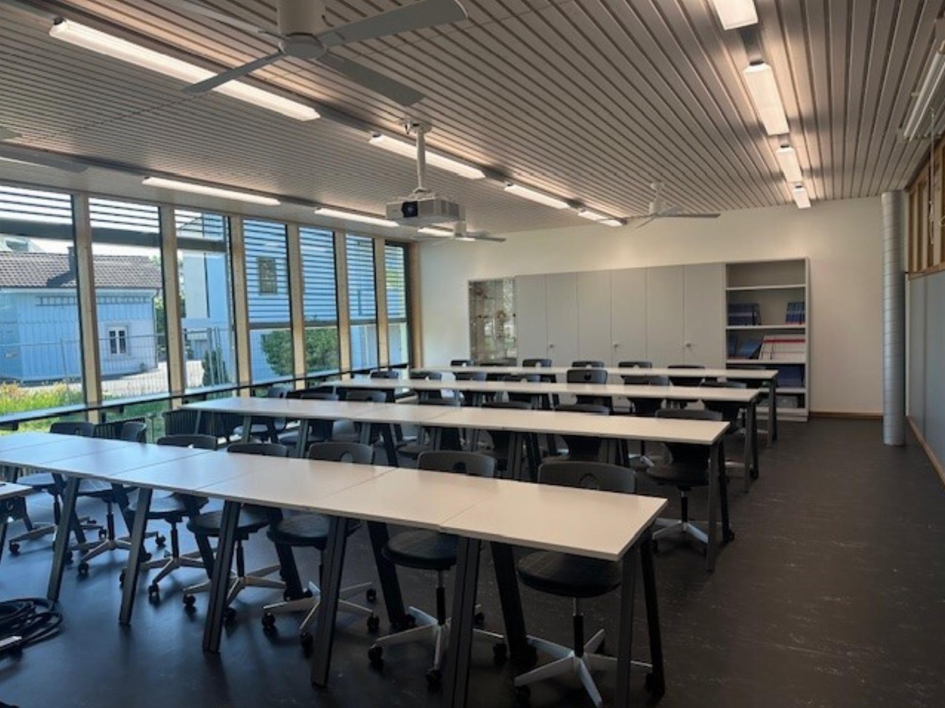 Erweiterungsbau Schulpavillon als Überbrückung