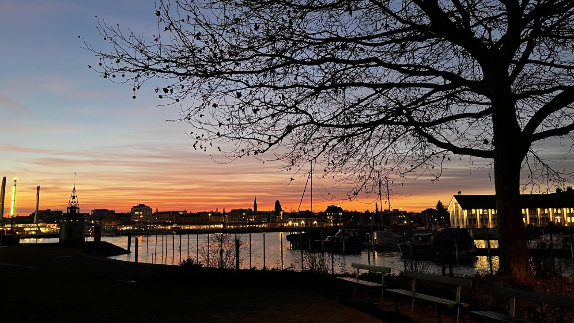Dezemberabend am Hafen - Das Bild wird blockiert. – Möglicherweise durch einen aktiven Adblocker.