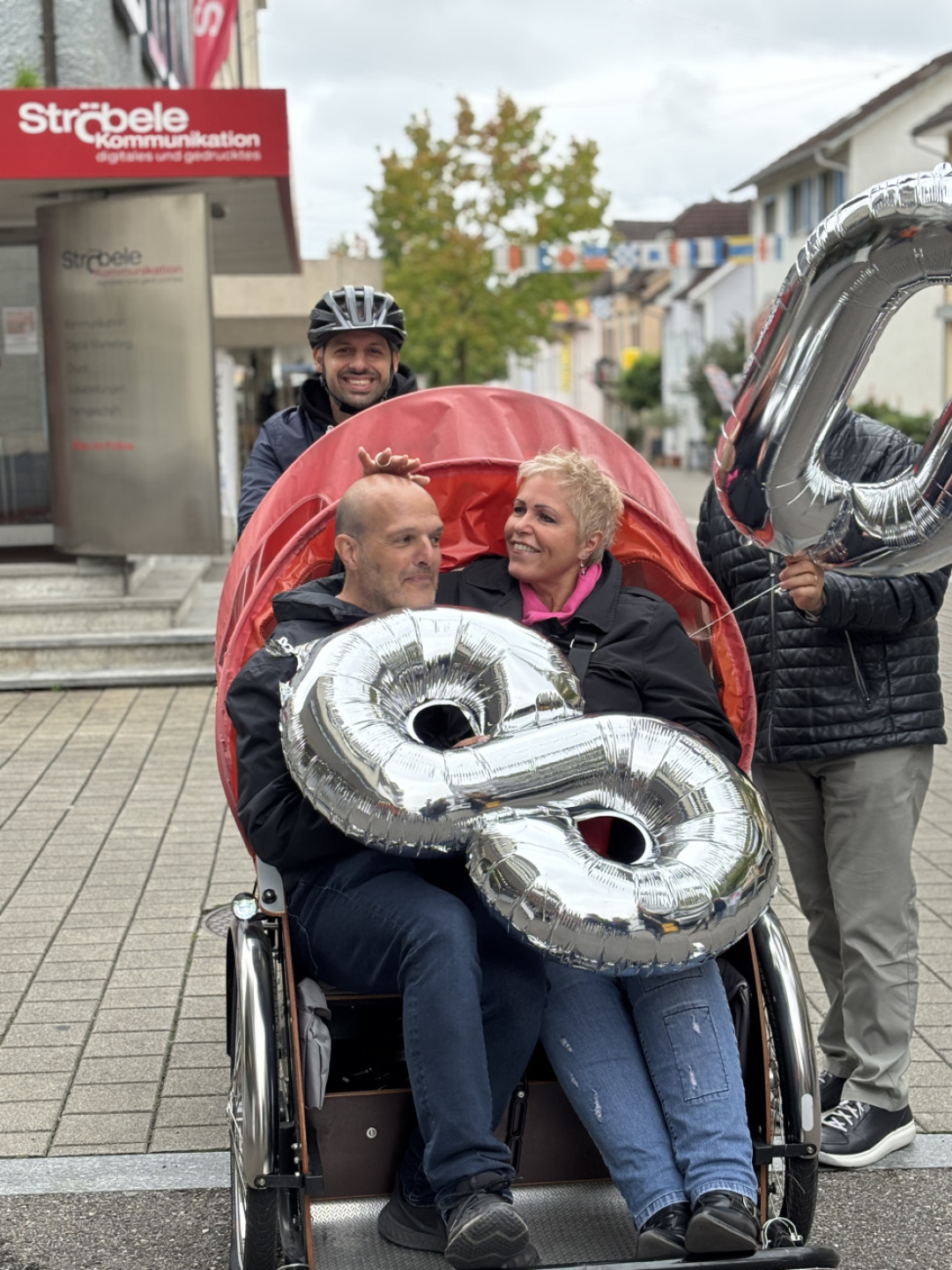 80 Jahre: mit der Rikscha gings zur Festlocation. 80 Jahre: mit der Rikscha gings zur Festlocation.