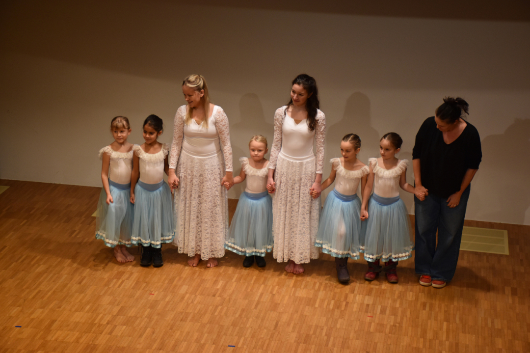 Beide Tanzgruppen Beide Tanzgruppen