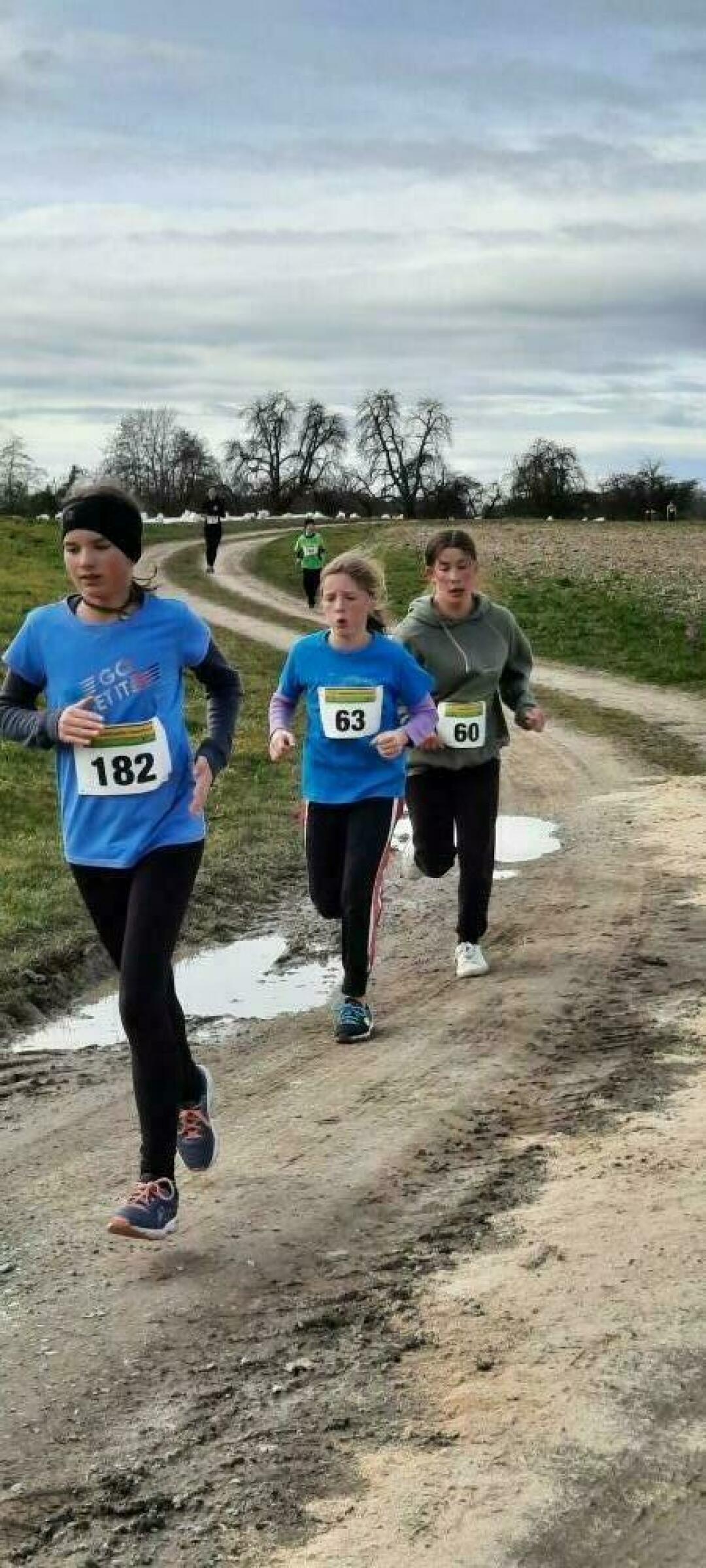 3,2-Kilometer-Lauf im Gelände. 3,2-Kilometer-Lauf im Gelände.