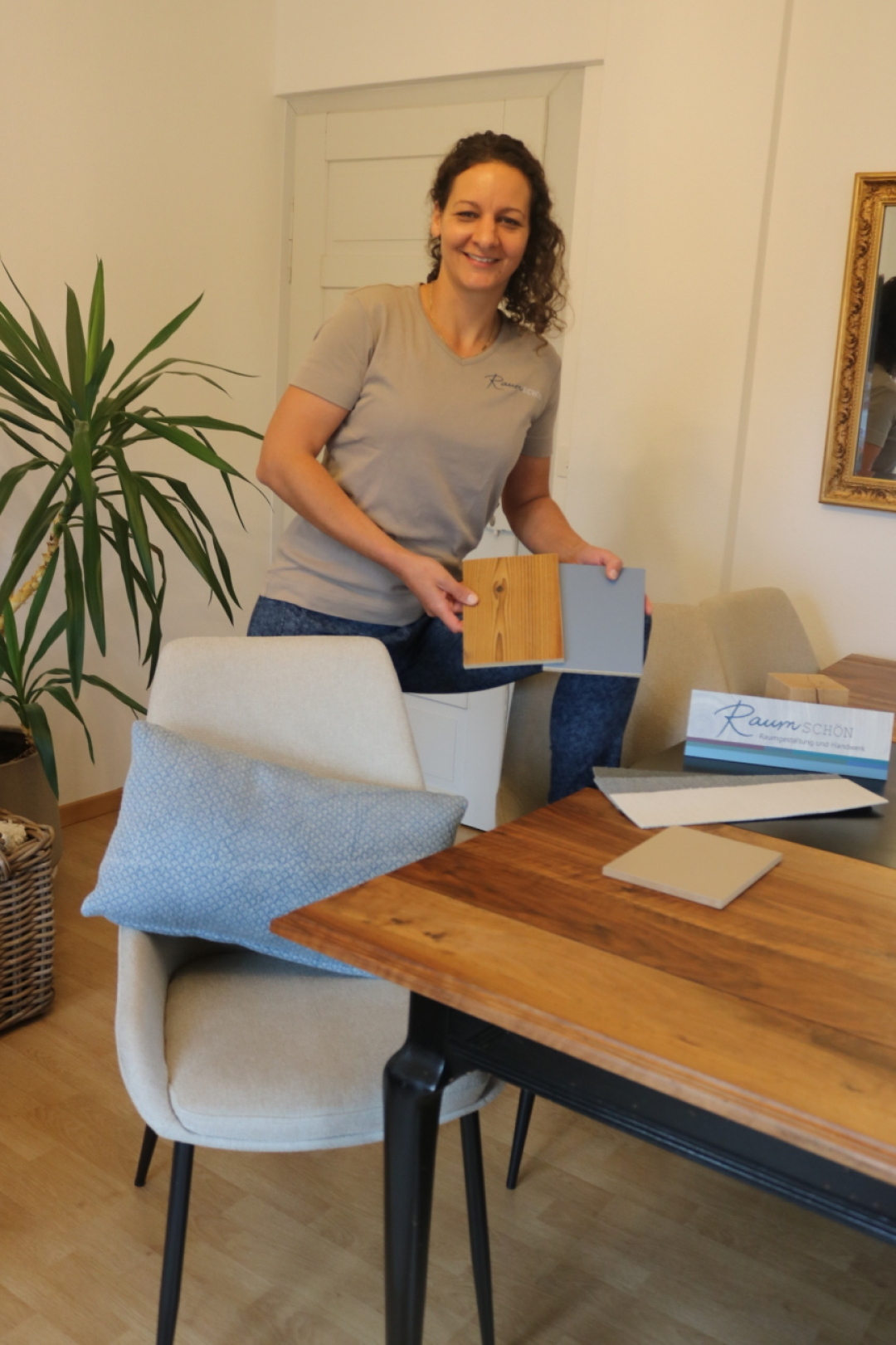 Désirée Büchler zeigt, was «RaumSCHÖN» auch heissen kann. Foto: Markus Bösch Désirée Büchler zeigt, was «RaumSCHÖN» auch heissen kann. Foto: Markus Bösch