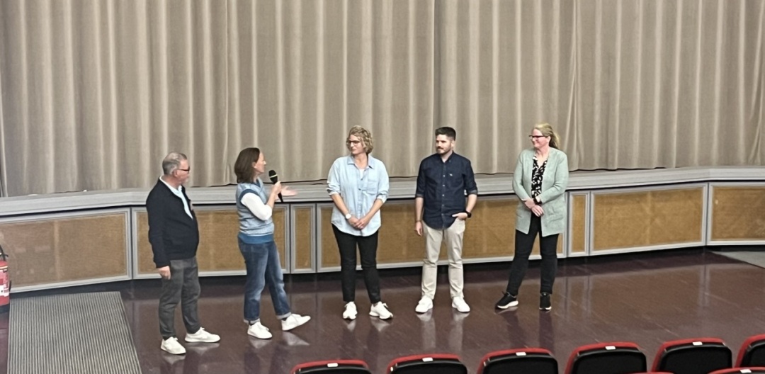 Team Hospizdienst Thurgau mit Danilo Clematide, Kino Roxy (links). Team Hospizdienst Thurgau mit Danilo Clematide, Kino Roxy (links).