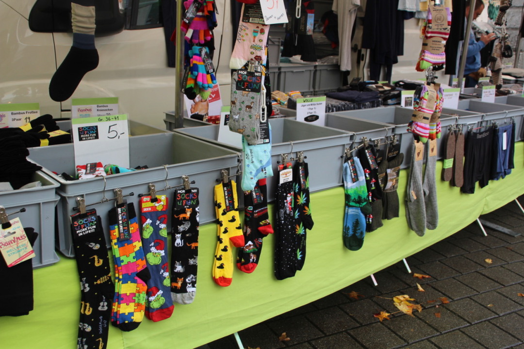 ... bute Socken und Winterkleider... ... bute Socken und Winterkleider...