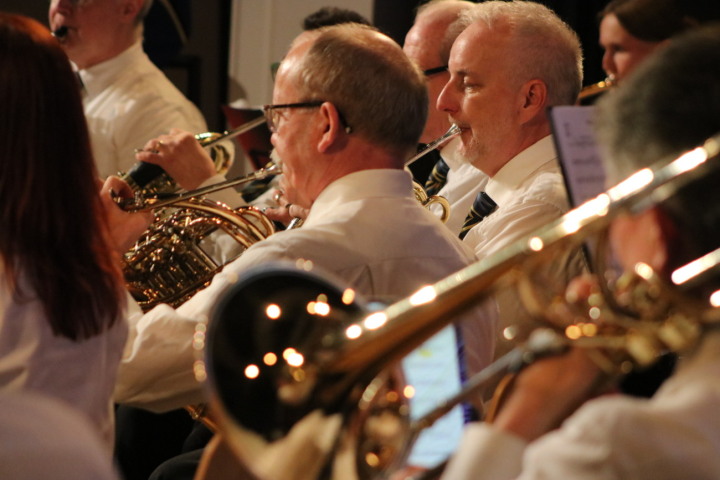Wenn Musikerinnen und Musiker gemeinsam spielen und die Zuhörer sich anstecken lassen. Fotos: Markus Bösch