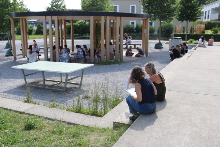 Im lebhaften Austausch und konkreter Meinungsfindung: Klassenassistentinnen und Klassenlehrpersonen bildeten sich weiter. Fotos: Markus Bösch