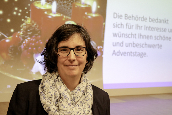 Die neue Präsidentin der Primarschule, Nicole Ebe, führte die Budgetversammlung. Fotos: Markus Bösch Die neue Präsidentin der Primarschule, Nicole Ebe, führte die Budgetversammlung. Fotos: Markus Bösch