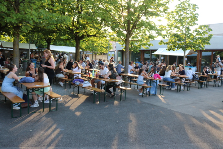 Das Sommerfest der Kantonsschule begeisterte und der Zulauf war gross. Fotos: Markus Bösch