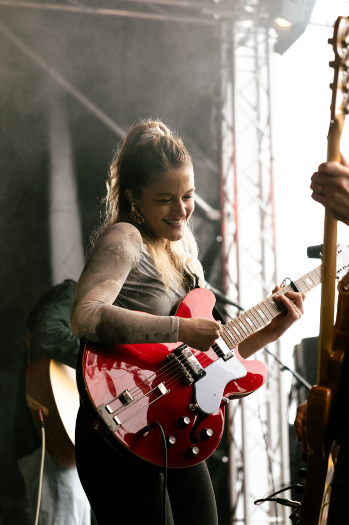 Selina Schildknecht, on stage am Open Air Bütschwil. Foto: ©Laura Rubli
