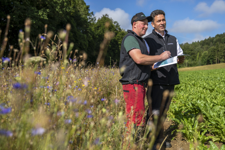 Victor Bühlmann vom Arenenberg sucht als «Berater Biodiversität» gemeinsam mit Landwirtinnen und Landwirten nach guten Lösungen für die Natur. Foto: zVg. Amt für Raumentwicklung Kanton Thurgau