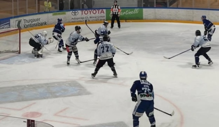 Im Mitteldrittel herrschte 27 Sekunden Freude, danach kam es für die Hechte schlimmer: mit 2:5 Toren verlieren sie gegen ein starkes Luzern. Foto: Hansruedi Vonmoos