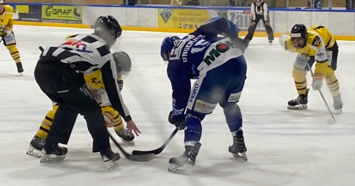 Im fünften Spiel in Serie ungeschlagen: Die PIKES bezwingen den aktuellen Tabellenführer EHC Burgdorf in einer hart umkämpften Partiemit 6:4 Toren. Foto: Hansruedi Vonmoos