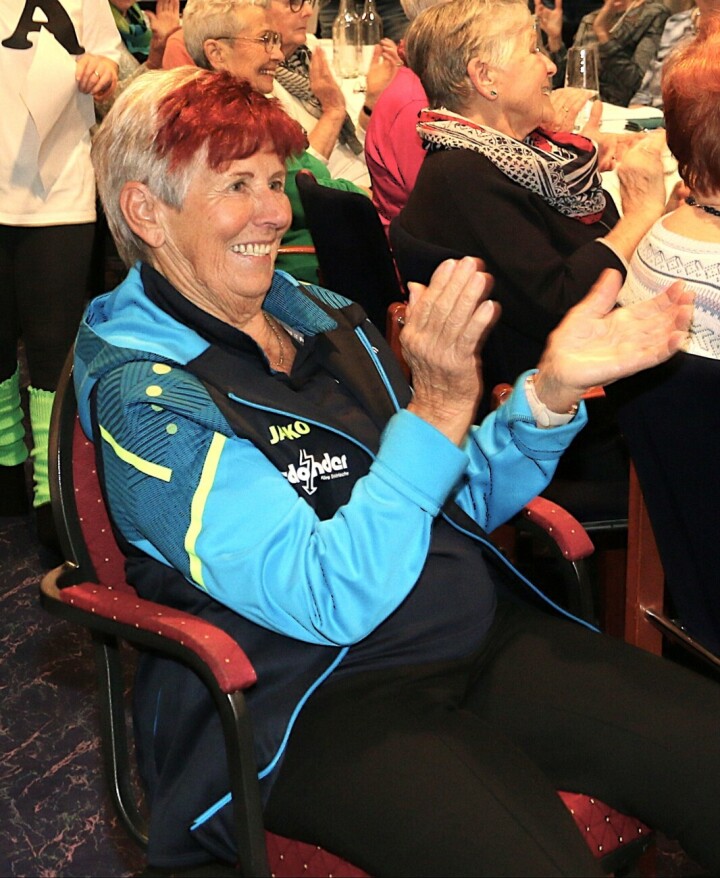 Liz Engler wurde nach über 50-jähriger Leitertätigkeit gebührend verabschiedet. Foto: Frauenturnverein Romanshorn