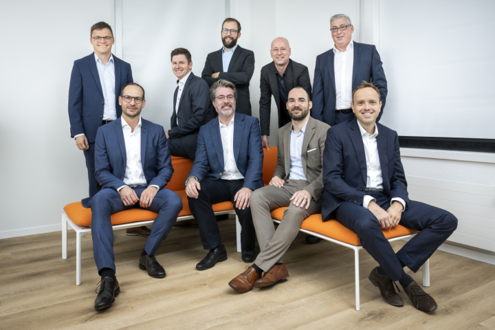 Geschäftsleitung und Verwaltungsrat der Provida-Gruppe: Marco Gehrig, Benjamin Trunz, Patrick Gerig, Konstantin Mirza und Beat Hirt (stehend, von links). Sebastian Reichle, Michael Hösli, Christoph Schlegel und Ivan Sedleger (sitzend, von links). Foto: zVg. Provida