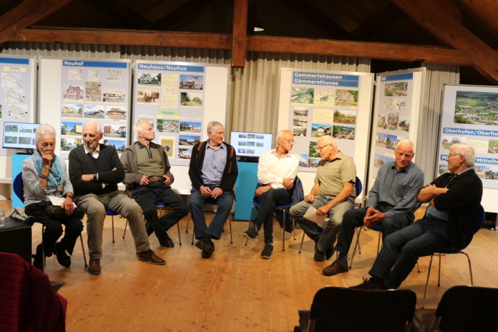 Die Weiler und sie (von links): Käthi Bruder, Hermann Roth, Ernst Niederer, Kurt Stoller, Stefan Fässler, Ernst Züllig, Gust Sager, Christoph Gasser. Foto: Markus Bösch