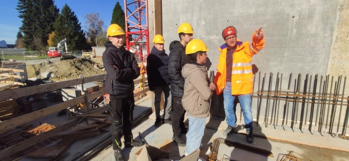 Berufswahlparcours Baustellenbesichtigung. Fotos: zVg. Sek Romanshorn-Salmsach