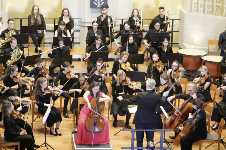 Chiara Enderle Samatanga tritt regelmässig als Solistin mit namhaften, internationalen Orchestern auf – dreimal auch mit dem Jugendorchester Thurgau. Fotos: Markus Bösch