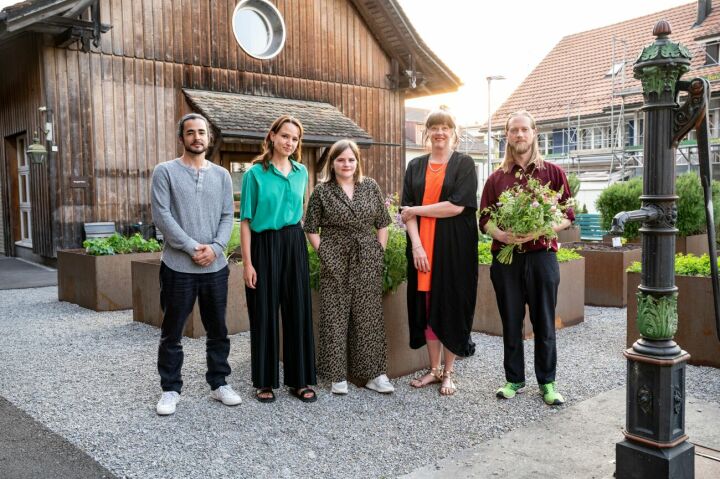 Sie erhielten Förderbeiträge (von links): Fabian Kimoto, Liv Burkhard, Julia Trachsel, Ariane Andereggen und Ray Hegelbach. Auf dem Foto fehlt Rahel Kraft. Foto: Balz Kubli