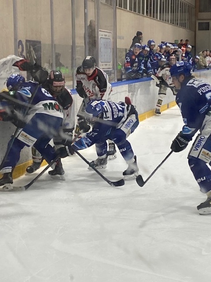 PIKES bleiben auch im vierten Spiel in Serie ungeschlagen. Foto: Hansruedi Vonmoos