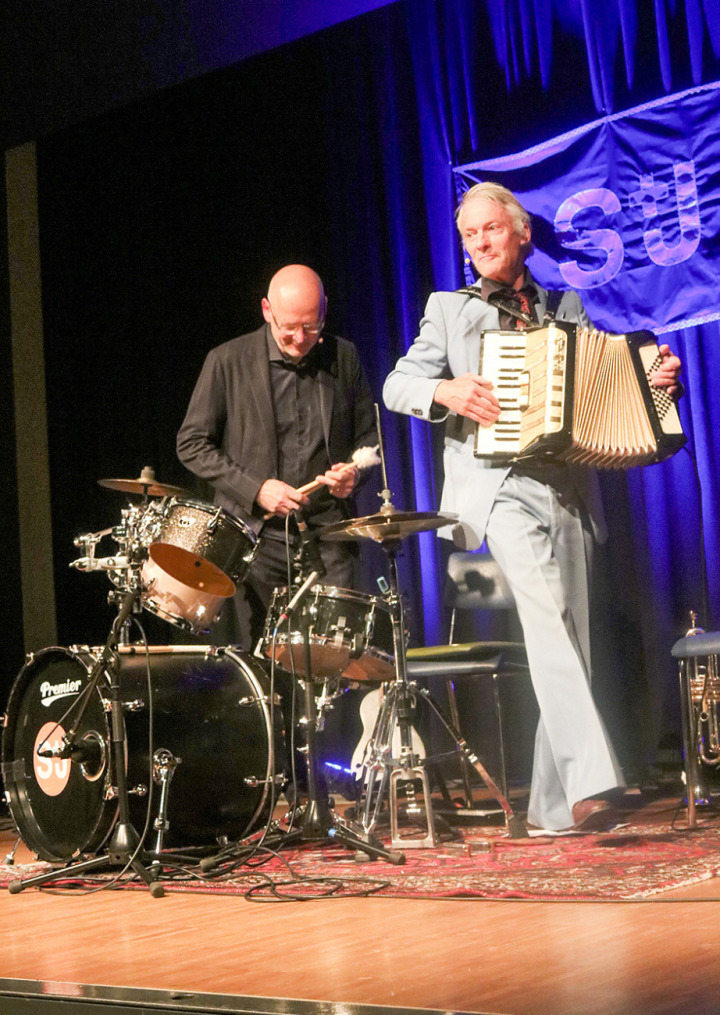 Michel Gsell (links) und Gerhard Tschan waren lange Jahre in ihren Figuren «Schertenleib und Jegerlehner» unterwegs – mit grosser Kunst in der Kleinkunstszene. Fotos: Markus Bösch