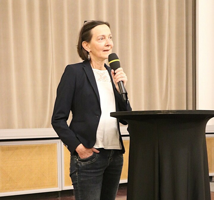 Eindringliche Worte von Sela Esslinger vom Verein «Sabatina Schweiz» lassen die zahlreichen Besucher nachdenklich zurück. Foto: Markus Bösch Eindringliche Worte von Sela Esslinger vom Verein «Sabatina Schweiz» lassen die zahlreichen Besucher nachdenklich zurück. Foto: Markus Bösch