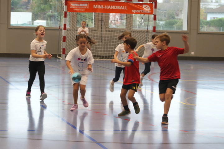 Viel Spass am Handballturnier für Schülerinnen und Schüler. Fotos: Markus Bösch