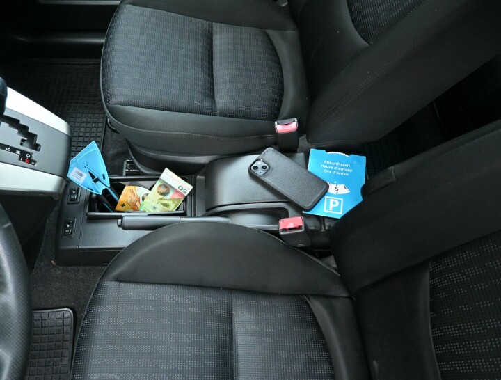 Bitte keine Wertgegenstände im Fahrzeuginnern liegen lassen. (Bild: Kantonspolizei Thurgau)