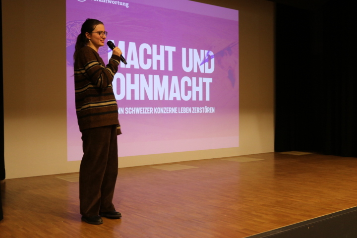 Mia Speck: «Mit Gesetzen, die die Konzerne in die Verantwortung nehmen, stärken wir die Menschen in ihrem Kampf. Foto: Markus Bösch