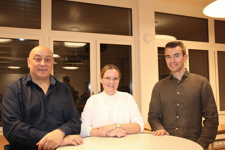 Sie kandidieren im 2. Wahlgang und stellten sich am Podium auch den Fragen des Publikums (v. l.): Luciano Chiumarello, Janine Inauen, Mattias Füchslin. Foto: Trudi Krieg