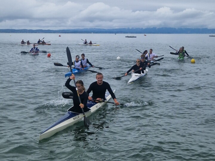 Vereins- und Firmenmannschaften kämpften über die Vorläufe und die vier Halbfinals um den Finaleinzug. Fotos: Kanu-Club Romanshorn