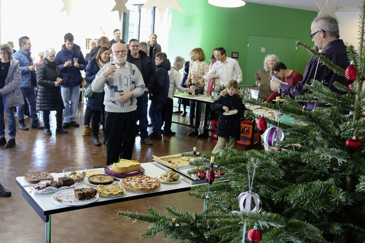 Priester Toni Bühlmann wurde zum 80. Geburtstag gratuliert. Fotos: Markus Bösch
