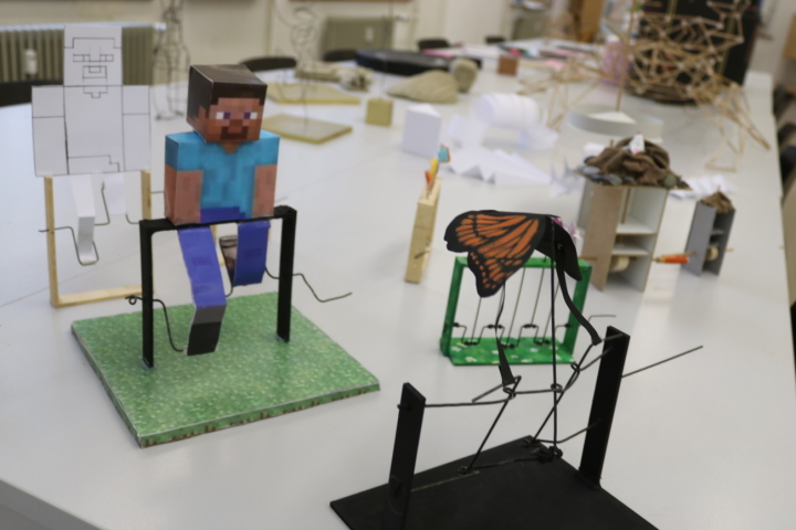 Die Bilder geben den Blick auf die vielfältigen Tätigkeiten im Rahmen des Bereichs «Gestalten 3D». Fotos: Markus Bösch