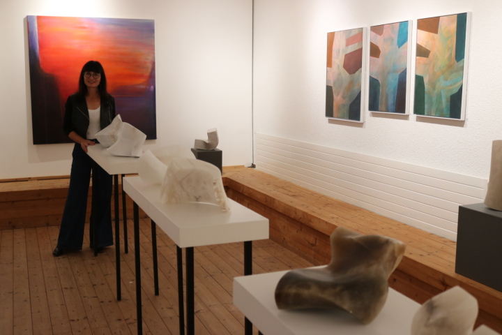 Brigitte Schneider stellt ihre Werke in Mayer‘s Kulturbad aus. Fotos: Markus Bösch