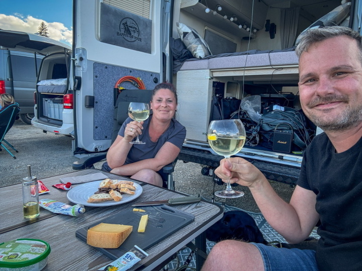 Sie sind bereit für das Abenteuer ihres Lebens: Rita und Matthias Fröhlich. Foto: zVg. Sie sind bereit für das Abenteuer ihres Lebens: Rita und Matthias Fröhlich. Foto: zVg.